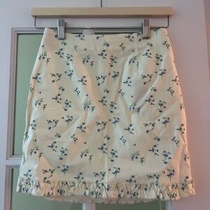 LAST CHANCE Urban Outfitters Cream Floral Mini Skirt
